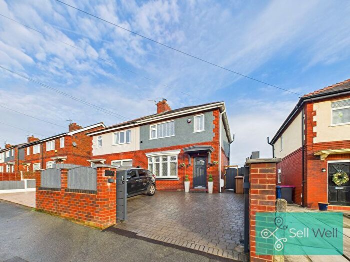 3 Bedroom Semi Detached House For Sale In Poplar Road, Worsley, Manchester, M28