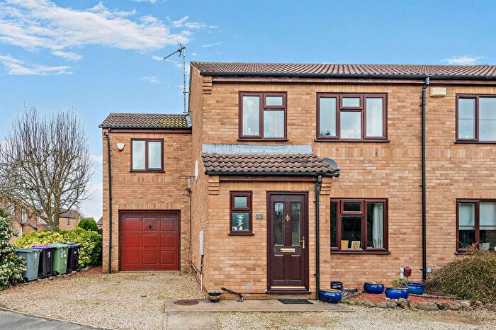 4 Bedroom Detached House For Sale In Buttercup Close, Stamford, PE9