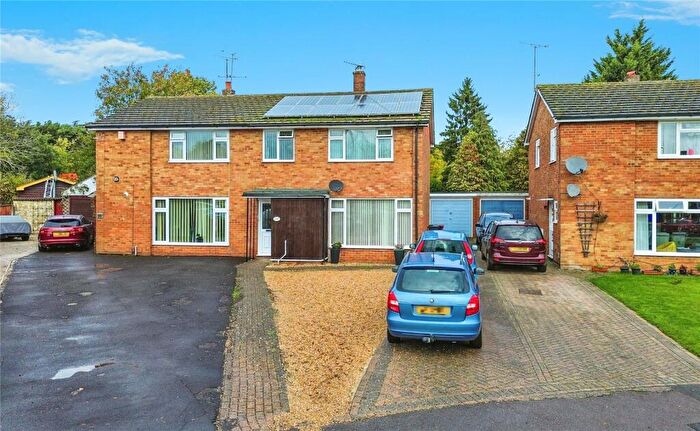 3 Bedroom Semi Detached House For Sale In Edenham Crescent, Reading, Berkshire, RG1
