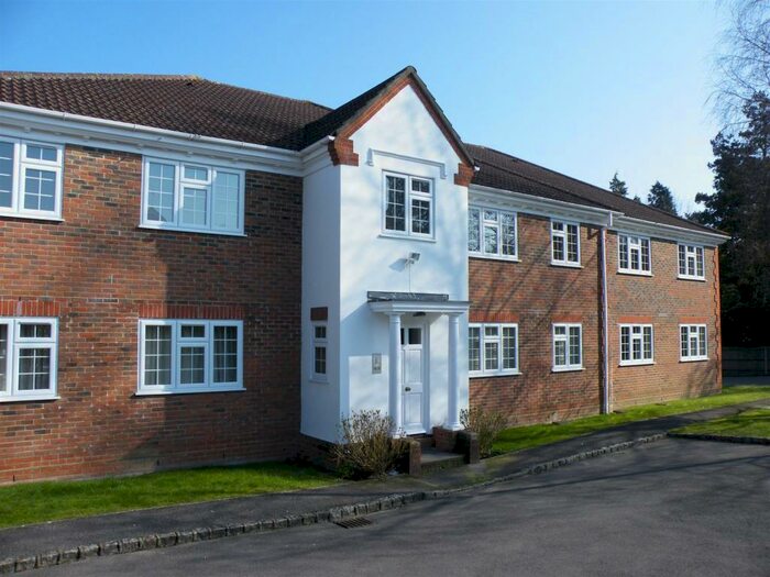 1 Bedroom Apartment To Rent In Alsford Close, Lightwater, GU18