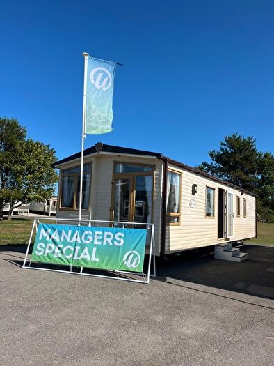 2 Bedroom Mobile/park Home For Sale In Hornsea Road, Skipsea, Driffield, YO25