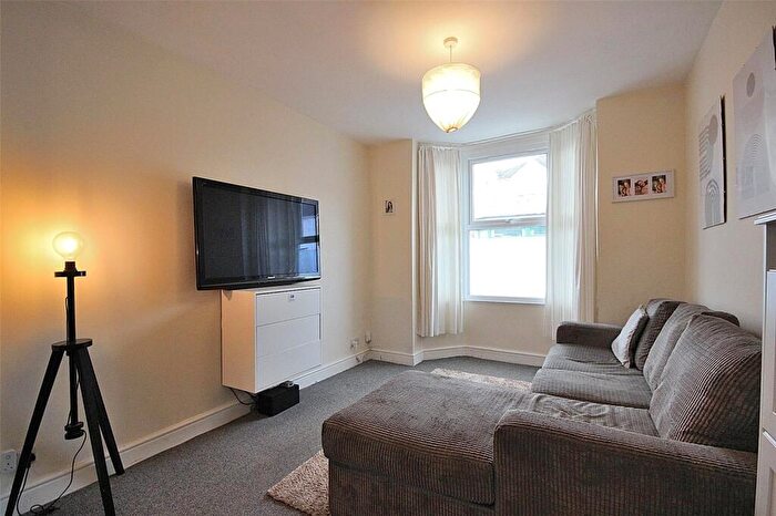 3 Bedroom Terraced House For Sale In Iddesleigh Road, Bedford, Bedfordshire, MK40