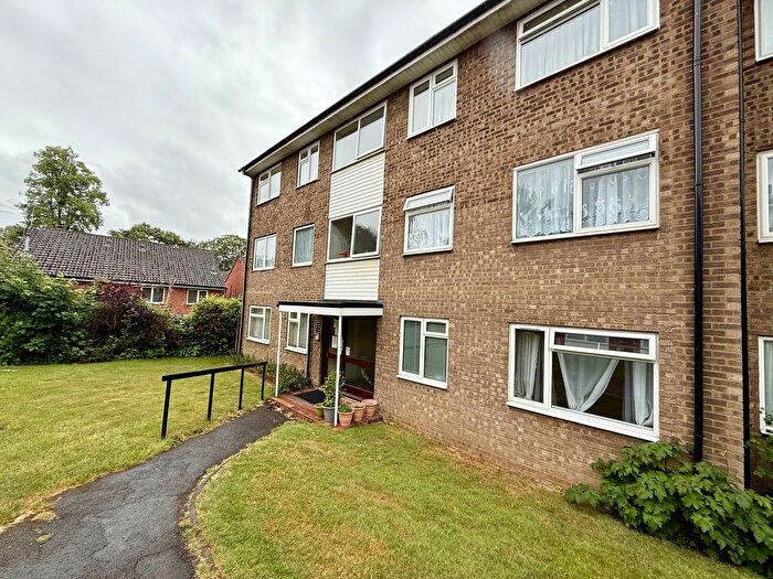 2 Bedroom Flat To Rent In Old Bedford Road, Luton, LU2