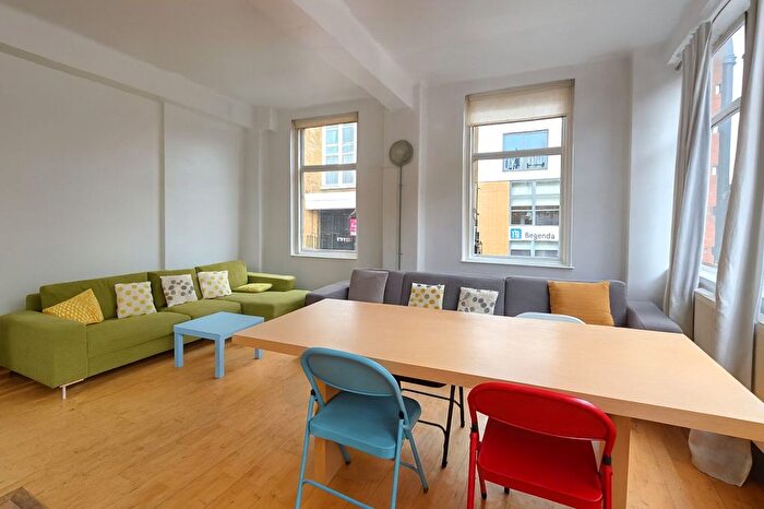 3 Bedroom Flat To Rent In Laburnum Street, London, E2