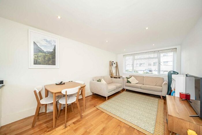 1 Bedroom Flat To Rent In Little Dimocks, Balham, SW12