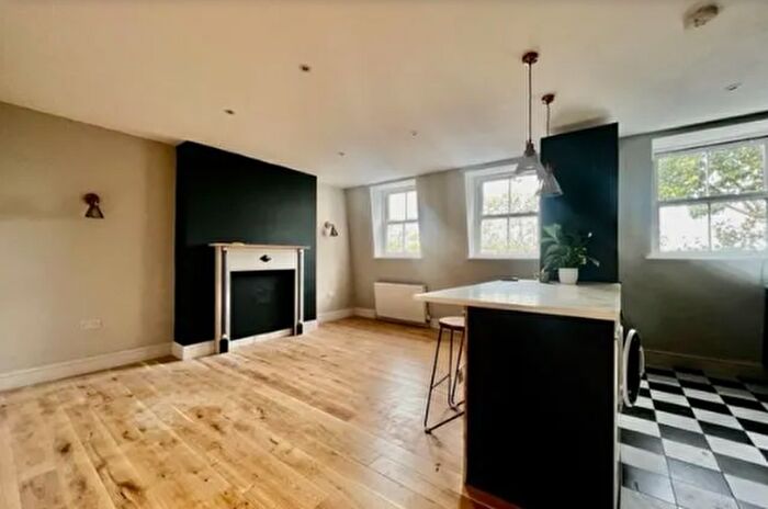 3 Bedroom Flat To Rent In Asylum Road, London, SE15