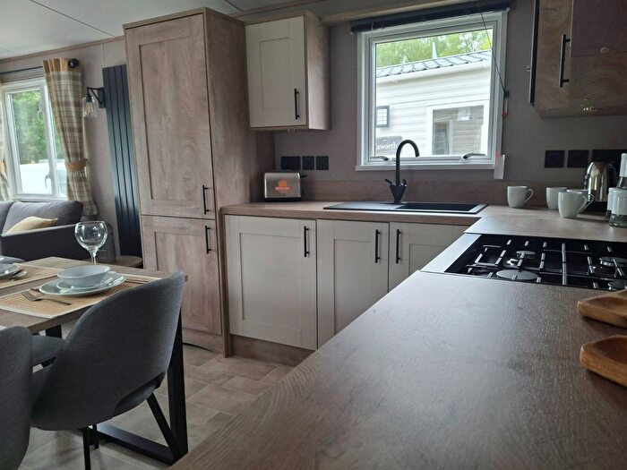 2 Bedroom Mobile/park Home For Sale In Abi Beverley - Tattershall Lakes, Sleaford Road, Lincoln, LN4