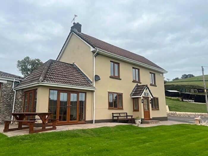 5 Bedroom Character Property To Rent In Southleigh, EX24