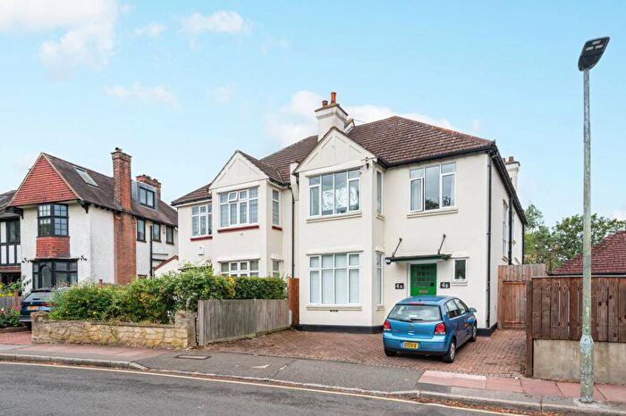 2 Bedroom Flat For Sale In Cromwell Avenue, Bromley, BR2