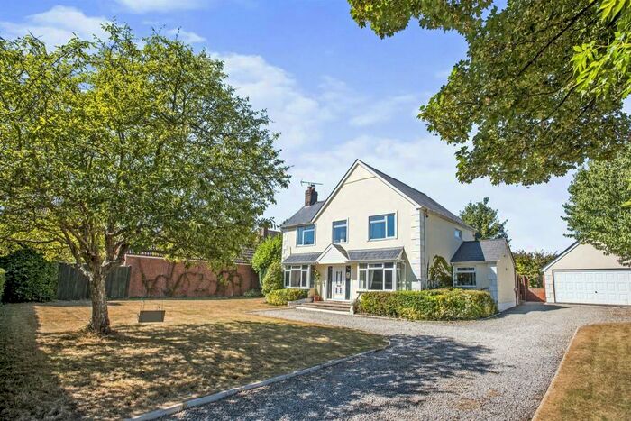 4 Bedroom Detached House For Sale In Weyhill Road, Penton Corner, Andover, SP11