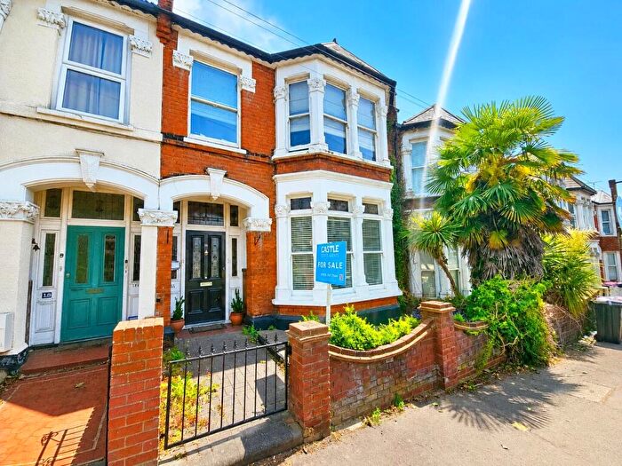 2 Bedroom Apartment To Rent In Westcliff Avenue, Westcliff On Sea, Westcliff On Sea, SS0