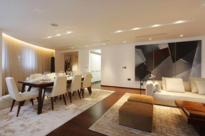 4 Bedroom Flat To Rent In Park Road, Regent's Park, London, NW8