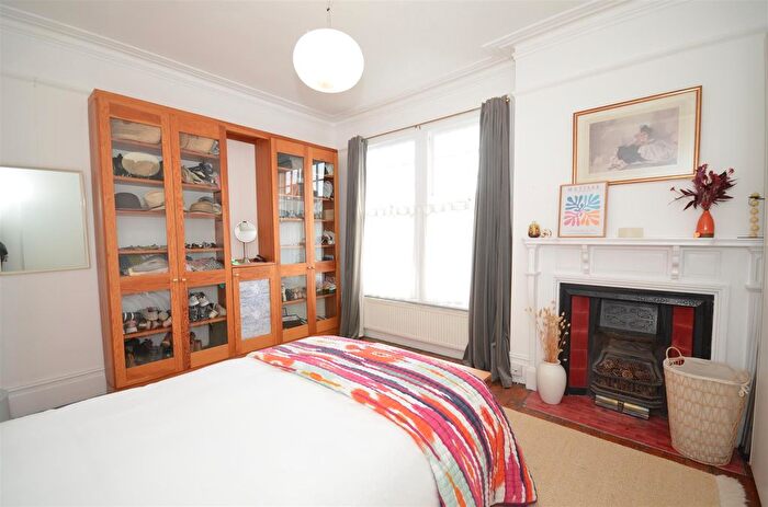 2 Bedroom Flat To Rent In Dukes Avenue, London, N10