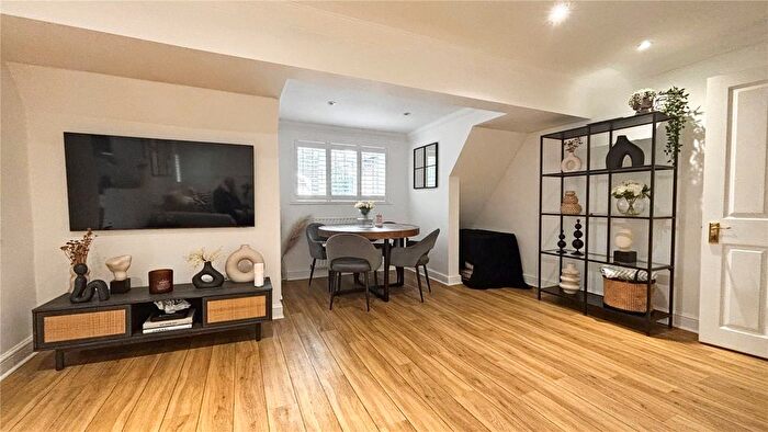 2 Bedroom Flat To Rent In Carden Avenue, Brighton, Sussex, BN1