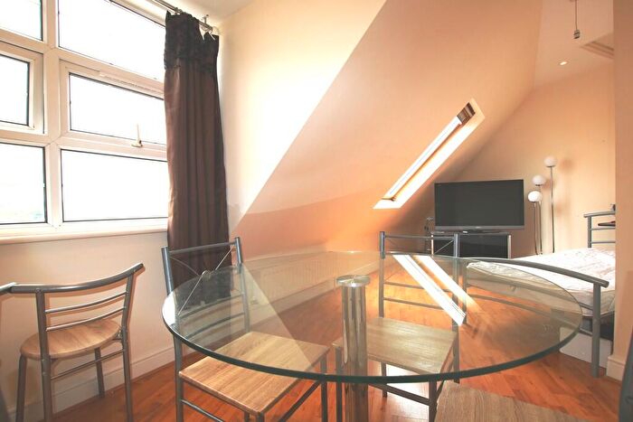 3 Bedroom Apartment To Rent In C Burnley Road, Dollis Hill, NW10