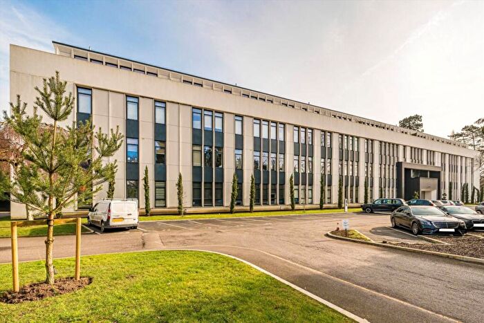 2 Bedroom Flat For Sale In Littleworth Road, Esher, KT10