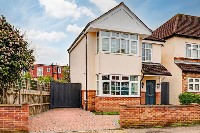 3 Bedroom Detached House For Sale In Egerton Road, New Malden, KT3