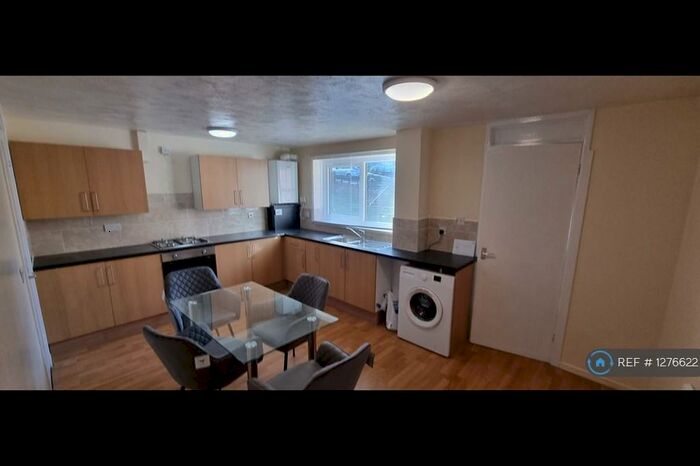 3 Bedroom Terraced House To Rent In Lovell Park View, Leeds, LS7