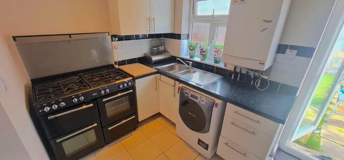 Studio To Rent In Milford Road, Southall, UB1