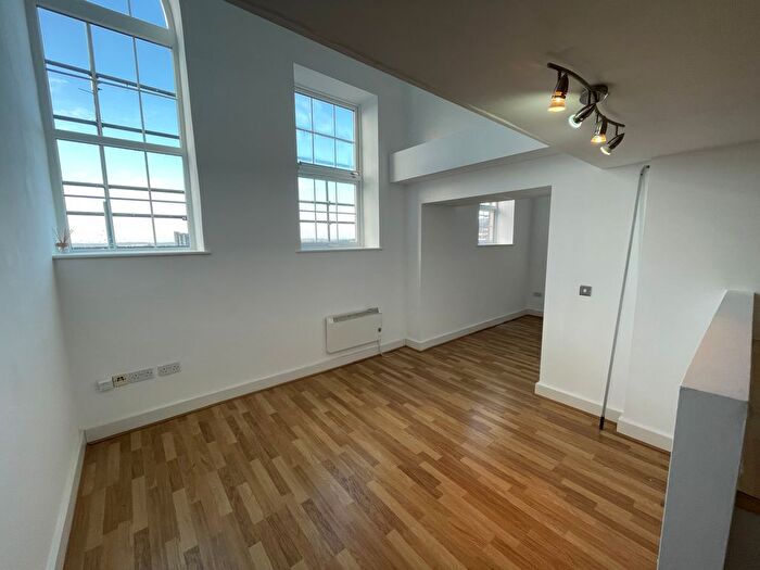 2 Bedroom Maisonette To Rent In St. Thomas, Swansea, SA1