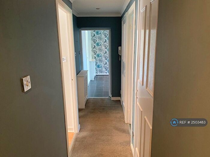 2 Bedroom Flat To Rent In Ardmaleish Crescent, Glasgow, G45