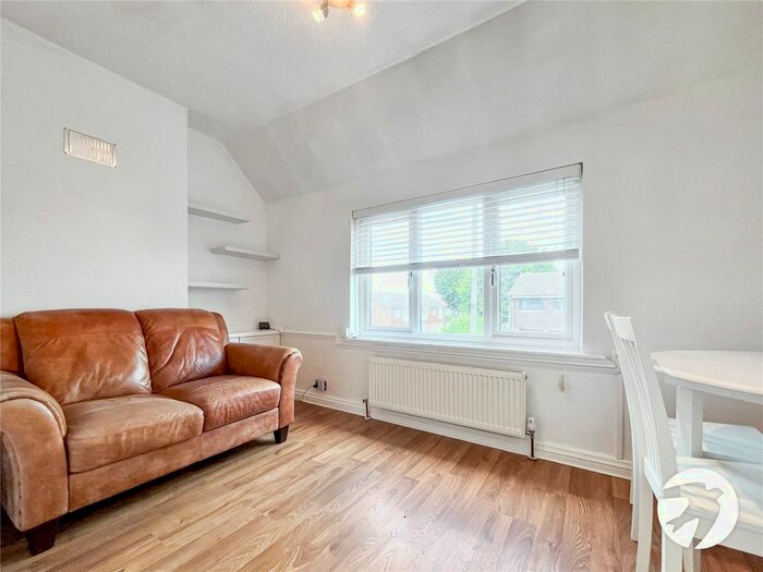 1 Bedroom Maisonette To Rent In London Road, Swanley, Kent, BR8