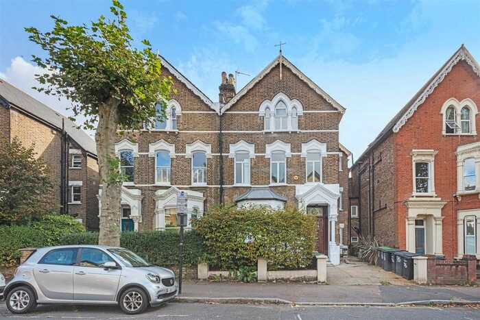 3 Bedroom Flat To Rent In Upper Tollington Park, London, N4