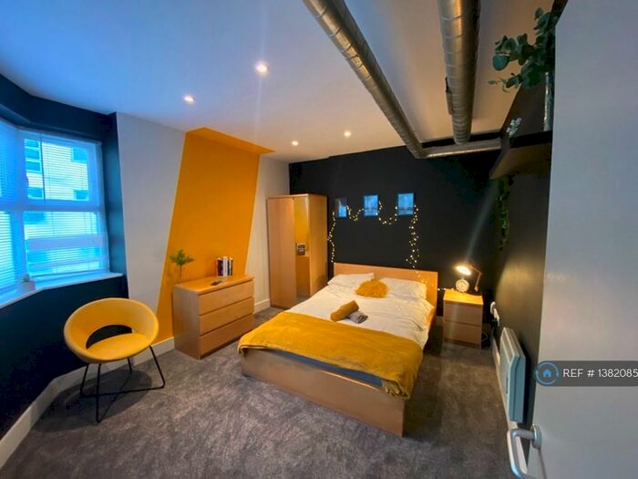 2 Bedroom Flat To Rent In St Mary Street, Cardiff, CF10