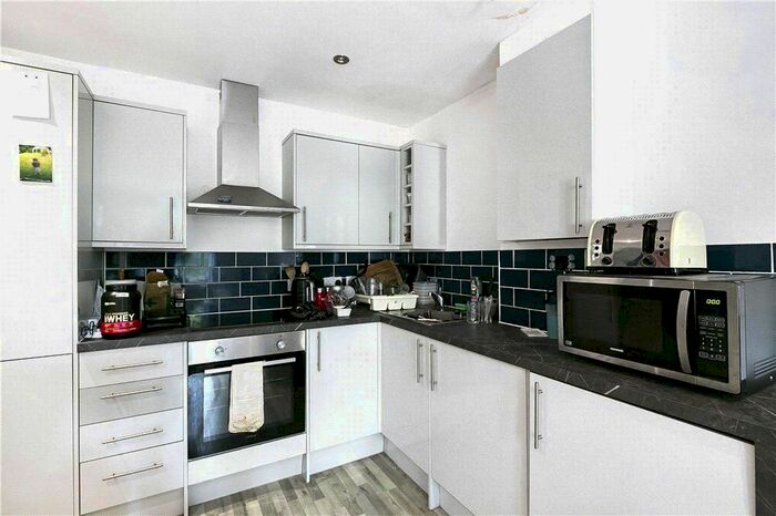 2 Bedroom Flat To Rent In Foxley Lane, Purley, CR8
