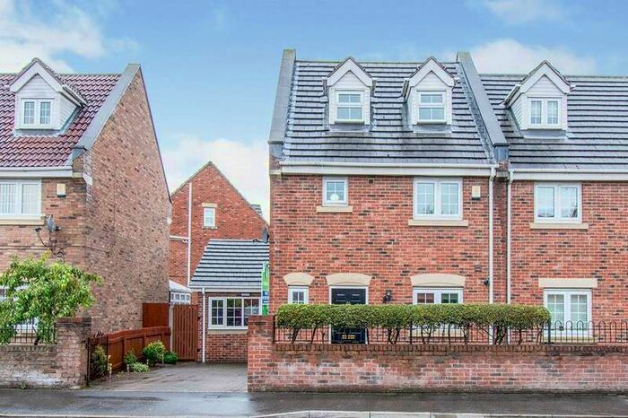 4 Bedroom Semi-Detached House To Rent In Greenfield Lane, Doncaster, South Yorkshire, DN4