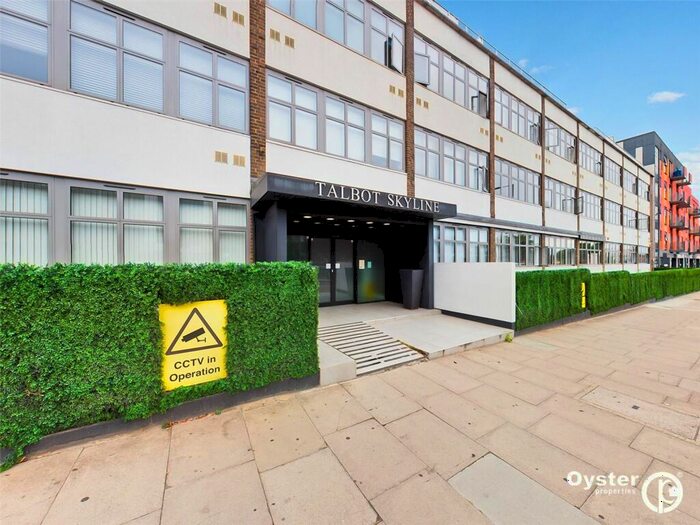 Studio To Rent In Imperial Drive, Harrow, HA2