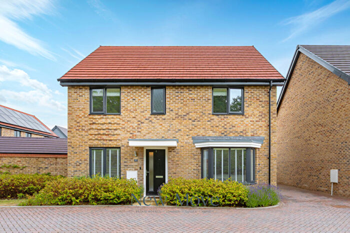 4 Bedroom Detached House For Sale In Mitchell Gardens | Copthorne | | New Move Estate Agency, RH10