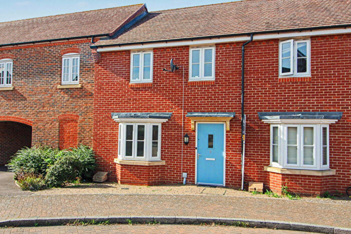 3 Bedroom Terraced House For Sale In Lindrick Close, Great Denham, Bedford, MK40