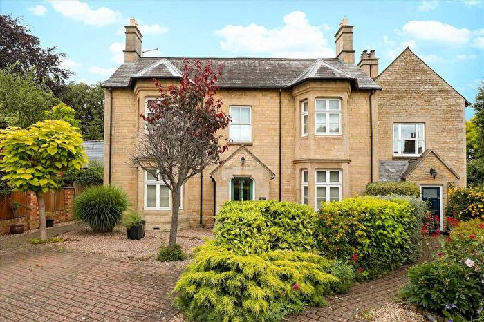 3 Bedroom Cottage To Rent In Queen Street, Geddington, NN14