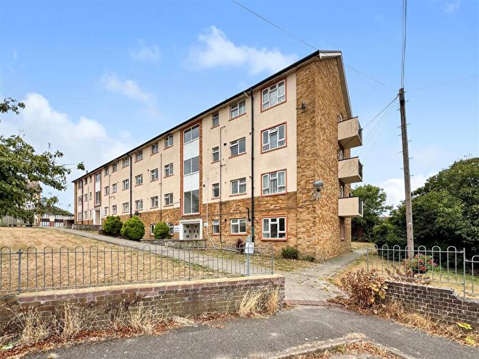 2 Bedroom Flat For Sale In Chapelhay Heights, Weymouth, DT4