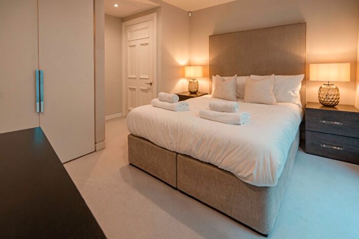 2 Bedroom Flat To Rent In Duke Street, Mayfair, London, W1K