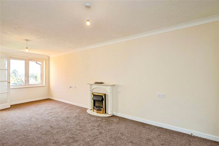 2 Bedroom Apartment For Sale In Byron Court (Chichester), Chichester, PO19