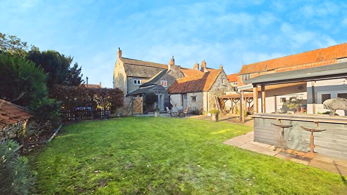 4 Bedroom Semi Detached House For Sale In Market Place, Folkingham, NG34