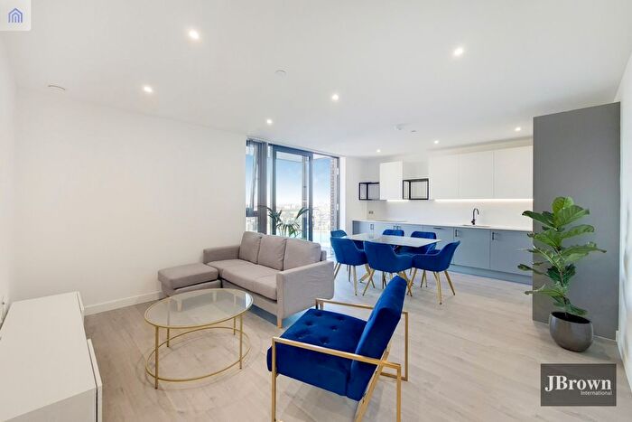 2 Bedroom Flat To Rent In Willowbrook House, Coster Avenue, London, Greater London, N4