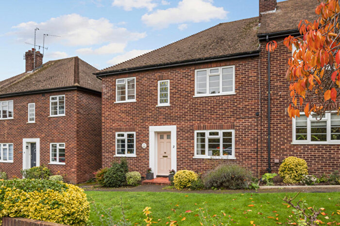 2 Bedroom Maisonette For Sale In Spencer House, Church Hill Road, Surbiton, KT6