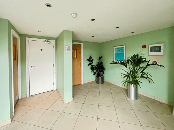 2 Bedroom Apartment To Rent In Hanover Avenue, London, E16
