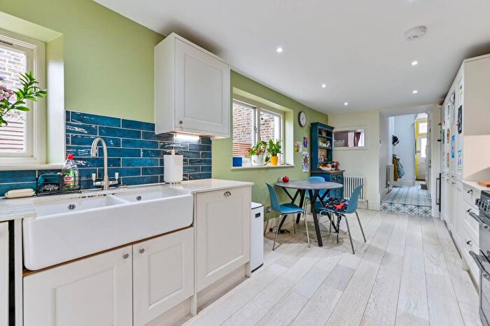 3 Bedroom Terraced House For Sale In Eade Road, Harringay, London, N4