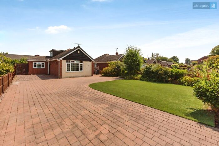 2 Bedroom Bungalow For Sale In Stoneley Road, Crewe, Cheshire, CW1