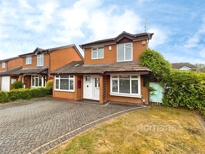 3 Bedroom Detached House For Sale In Griffon Close, Farnborough, Hampshire, GU14