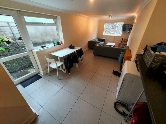 7 Bedroom Terraced House To Rent In Minny Street, Cathays, CF24