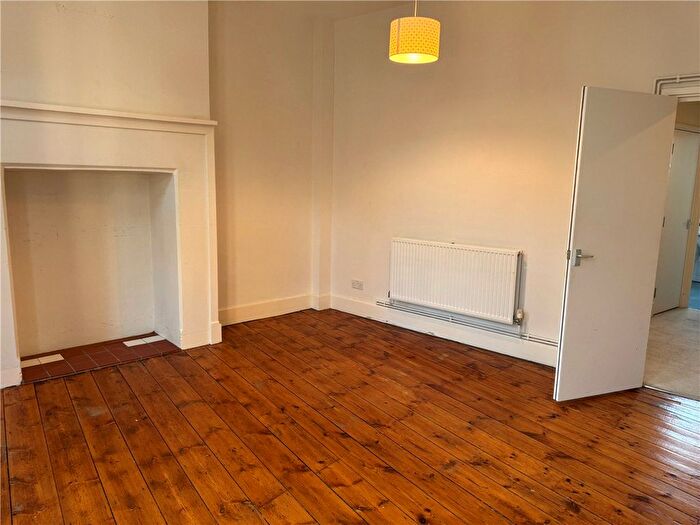 1 Bedroom Flat To Rent In High Street, Bath, Somerset, BA1