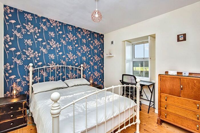 2 Bedroom Semi-Detached House For Sale In Strathmiglo, Cupar, KY14