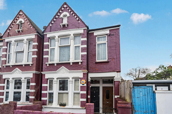 3 Bedroom Maisonette For Sale In Heaton Road, Mitcham, CR4