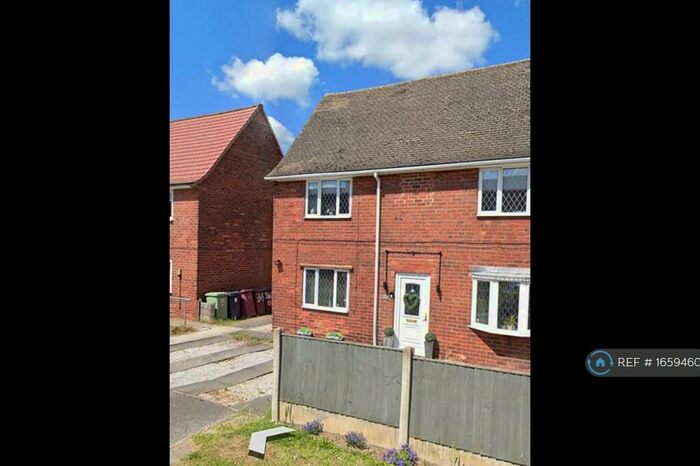 3 Bedroom Semi-Detached House To Rent In Springfield Road, Chesterfield, S42