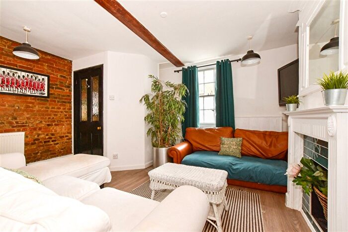 3 Bedroom Semi Detached House For Sale In Pyle Street, Newport, Isle Of Wight, PO30